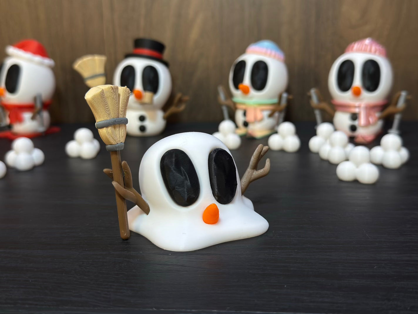 Schmelzi – Der Schneemann mit Charakter | 3D-gedruckte Dekofigur | 3D-gedruckte Schneemannfigur aus PLA, handveredelt im Allgäu Artikel-Nr.: 3DAS-2505-004