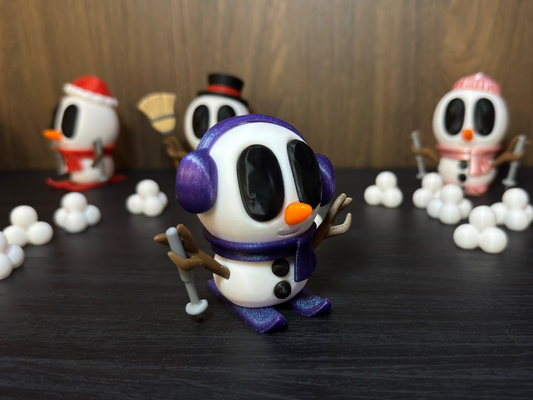 Frosty – Der Winter-DJ | 3D-gedruckte Schneemannfigur mit Ohrwärmern & Schal | 3D-gedruckte Schneemannfigur aus PLA Artikel-Nr. 3DAS-2505-001