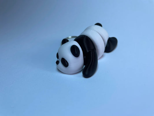 Detailansicht Bambu – 3D-gedruckter Panda Schlüsselanhänger aus PLA