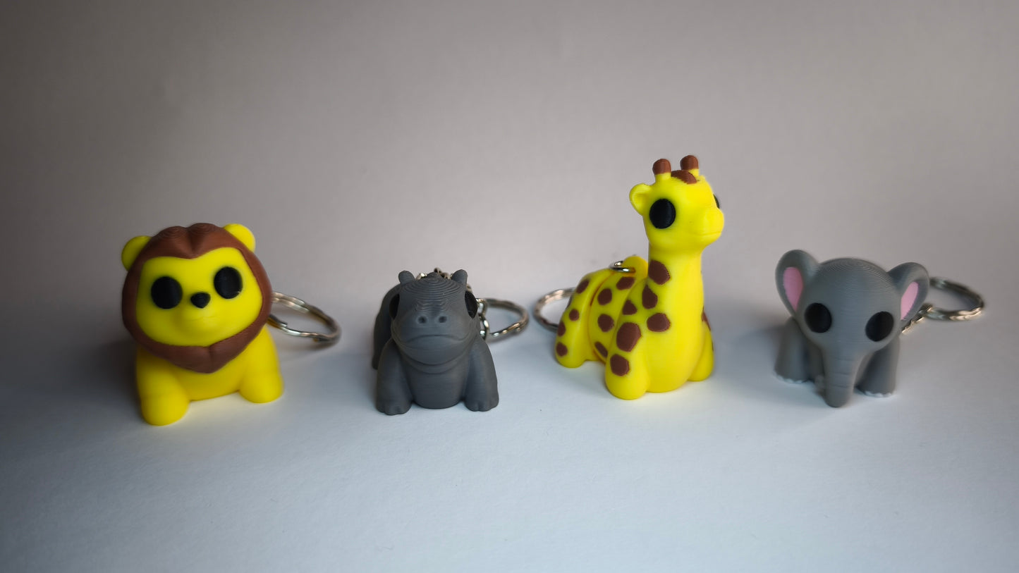 Flexi-Giraffe Raffi mit seinen Freunden – 3D-gedruckter Schlüsselanhänger in Gelb mit braunen Flecken