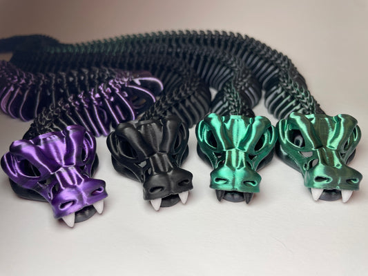 3D-gedruckte Flexi Schlange aus PLA in Grün, Schwarz und Lila – bewegliches Fidget Toy