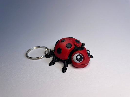 Marienkäfer Mila – beweglicher Schlüsselanhänger aus PLA im 3D-Druck
