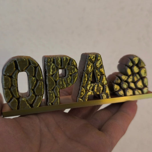 3D-gedruckter Schriftzug „OPA" in Stein-Optik mit Gold/Kupfer-Akzenten, als Tischdeko oder Geschenkidee, von 3DruckAS