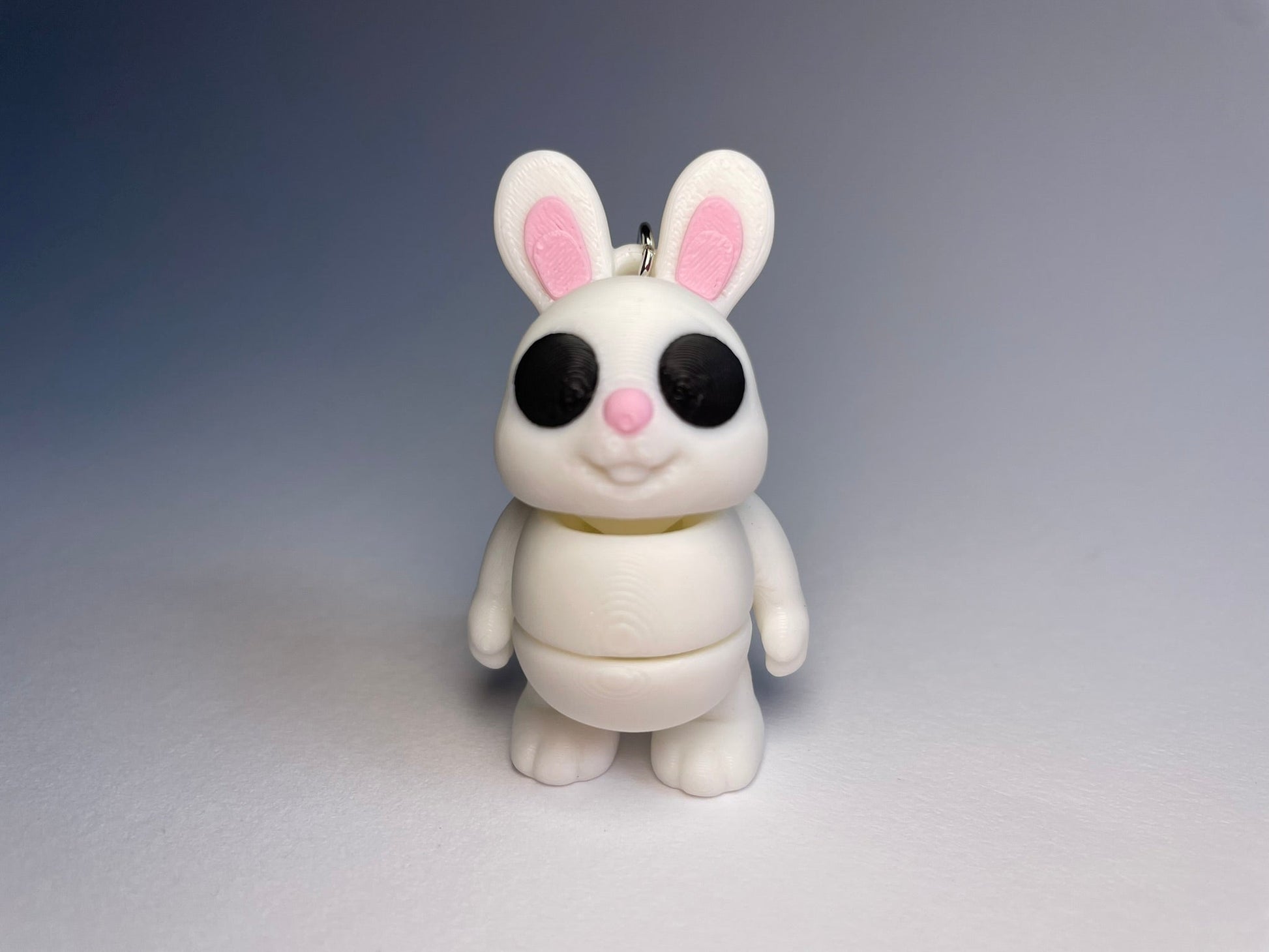 Schlüsselanhänger Pinky – flexibler Hase 3D-Druck Figur in Weiß