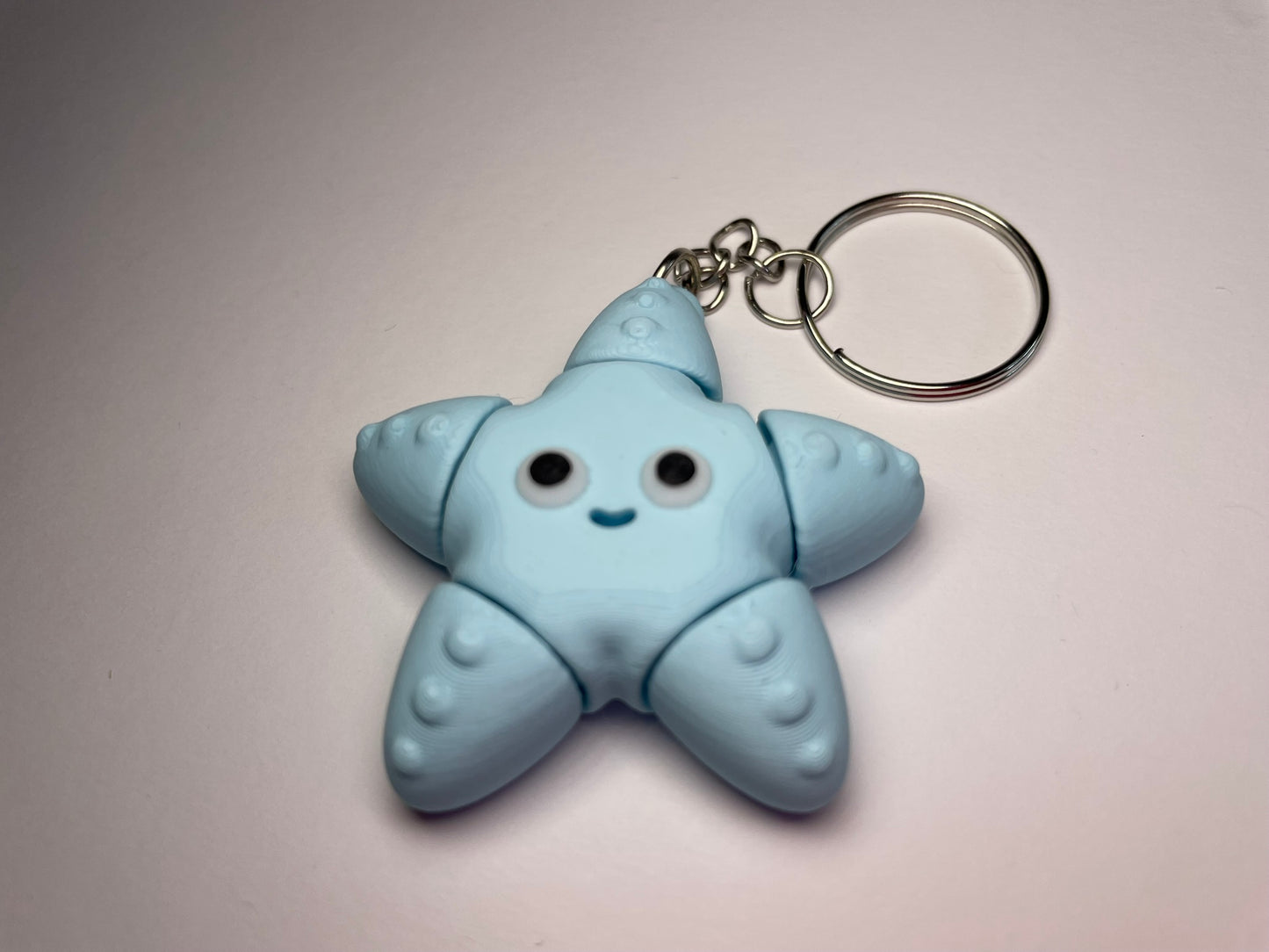 Blauer Flexi-Seestern Schlüsselanhänger aus PLA mit Metallkette, 3D-Druck