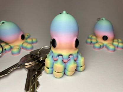 Regenbogen Flexi-Oktopus Oksana als Anhänger für Schlüssel und Rucksack