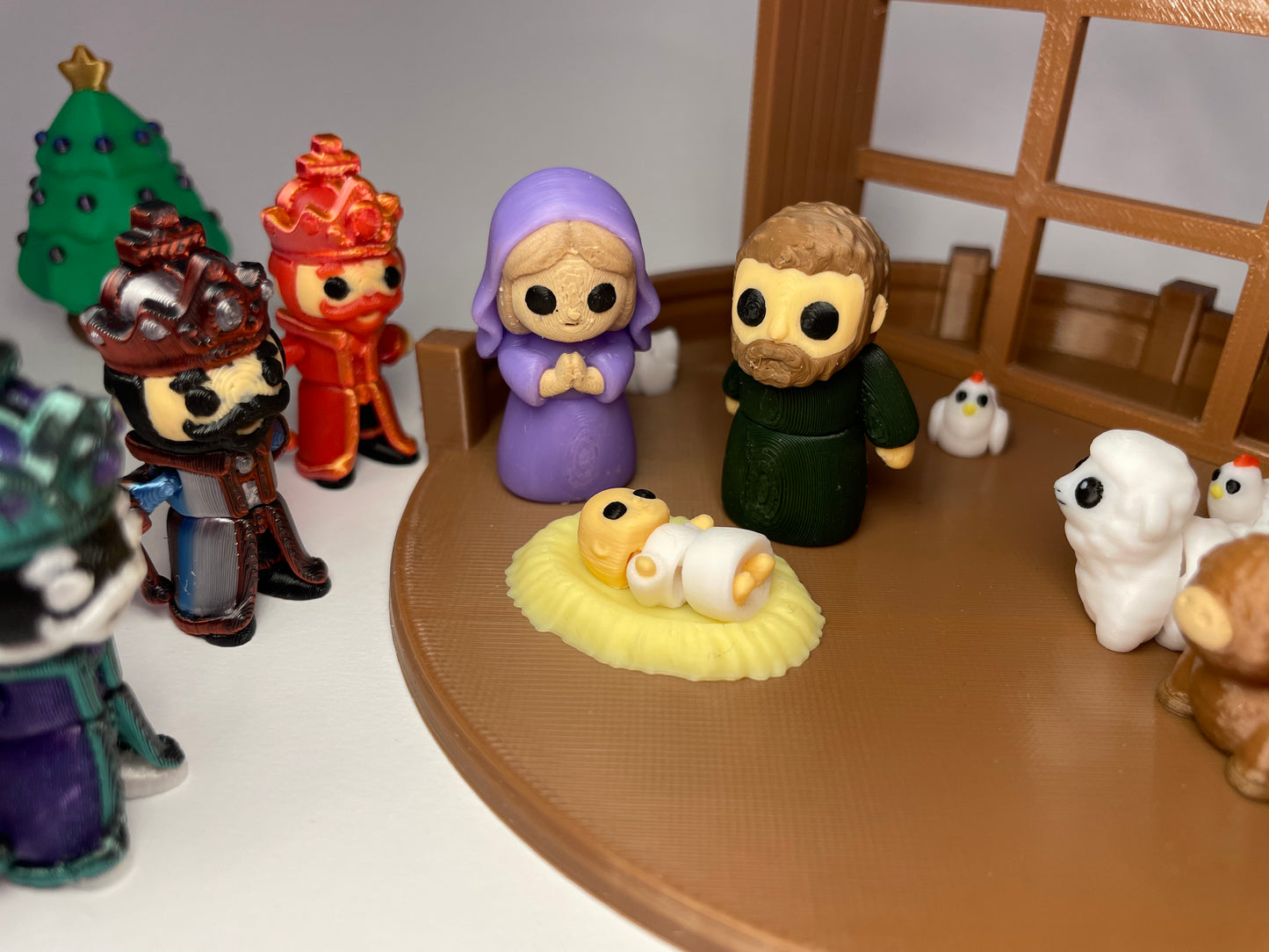 3D-gedrucktes Krippen-Set mit Tierfiguren und Stall von 3DruckAS.