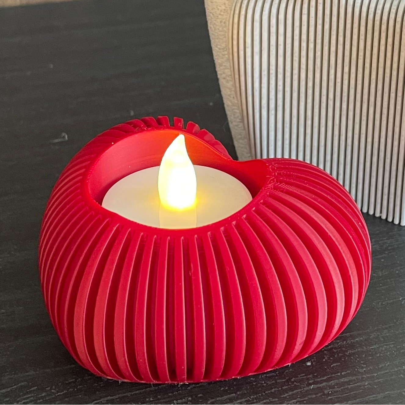 Herz-Teelichhalter geriffelt | NUR für LED-Teelichtkerze geeignet! | Moderne Minimalistisches Teelich-Herz | Valentinstag-Deko