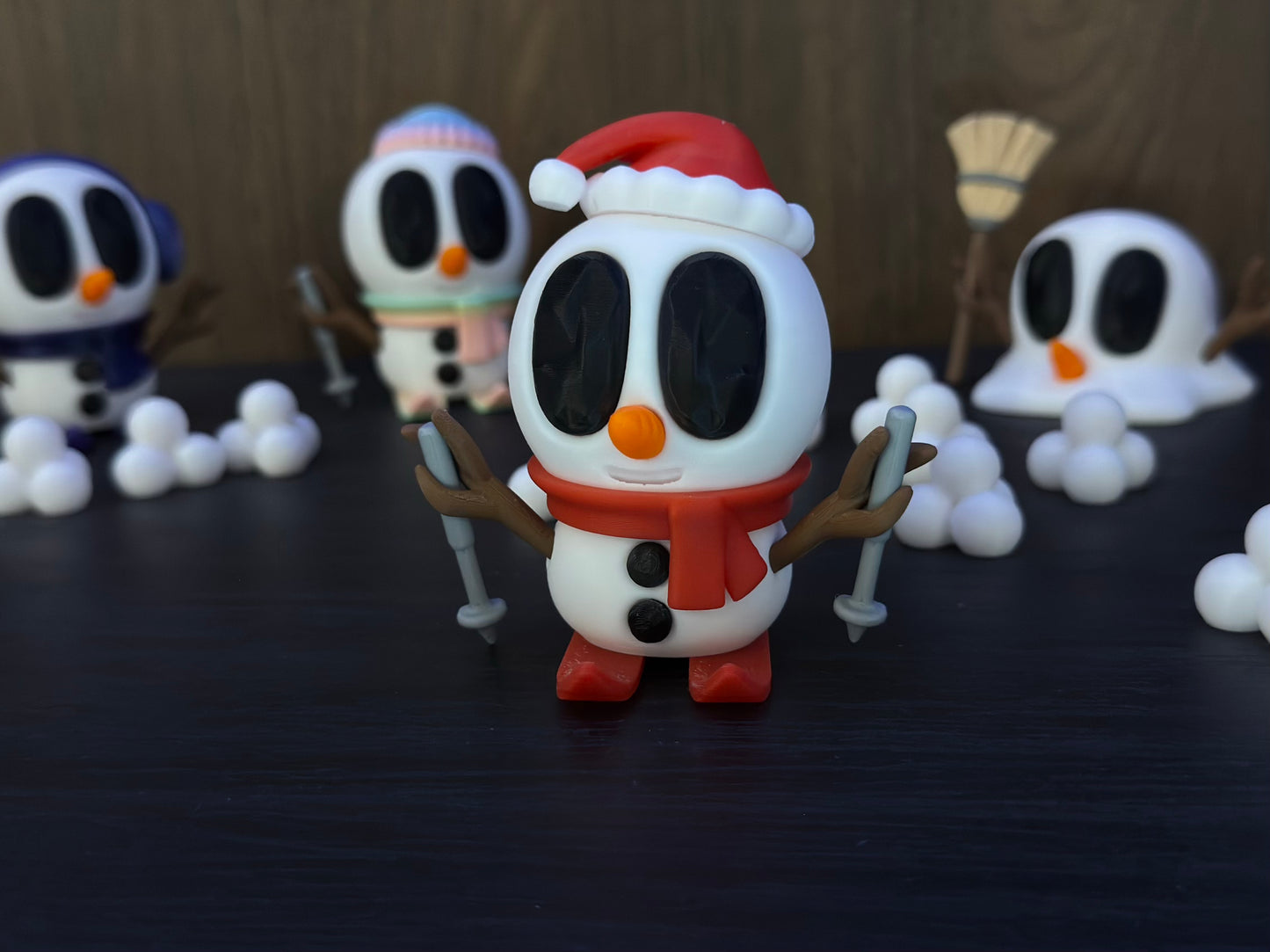 Santa Blob – Der Weihnachtsheld im Schneesturm | Handveredelte Schneemannfigur aus 3D-gedrucktem PLA  Artikel-Nr.: 3DAS-2505-003