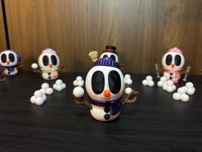 Ronny – Der Schneeball-Champion | 3D-gedruckte Schneemannfigur mit Mütze & Schal | 3D-gedruckte Schneemannfigur aus PLA, handveredelt im Allgäu  Artikel-Nr.: 3DAS-2505-002