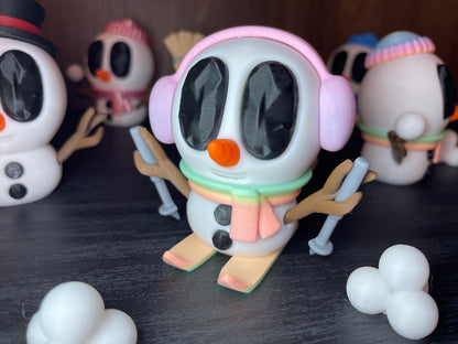 Frosty – Der Winter-DJ | 3D-gedruckte Schneemannfigur mit Ohrwärmern & Schal | 3D-gedruckte Schneemannfigur aus PLA Artikel-Nr. 3DAS-2505-001