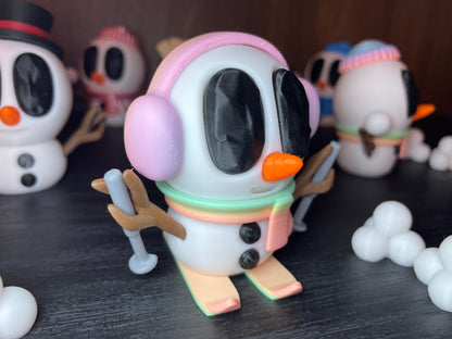 Frosty – Der Winter-DJ | 3D-gedruckte Schneemannfigur mit Ohrwärmern & Schal | 3D-gedruckte Schneemannfigur aus PLA Artikel-Nr. 3DAS-2505-001