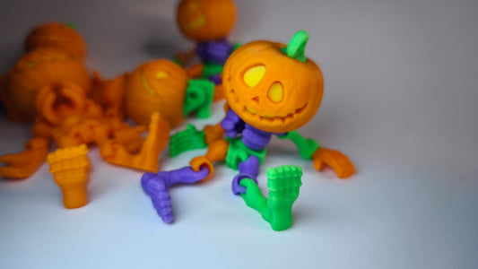 Flexi-Skelett-Kürbis JayJay – 3D-gedruckter Schlüsselanhänger aus PLA, beweglich (orange)