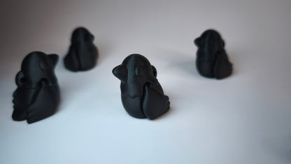 Flexi-Rabe Edgar – 3D-gedruckter Schlüsselanhänger aus PLA, beweglich (schwarz)