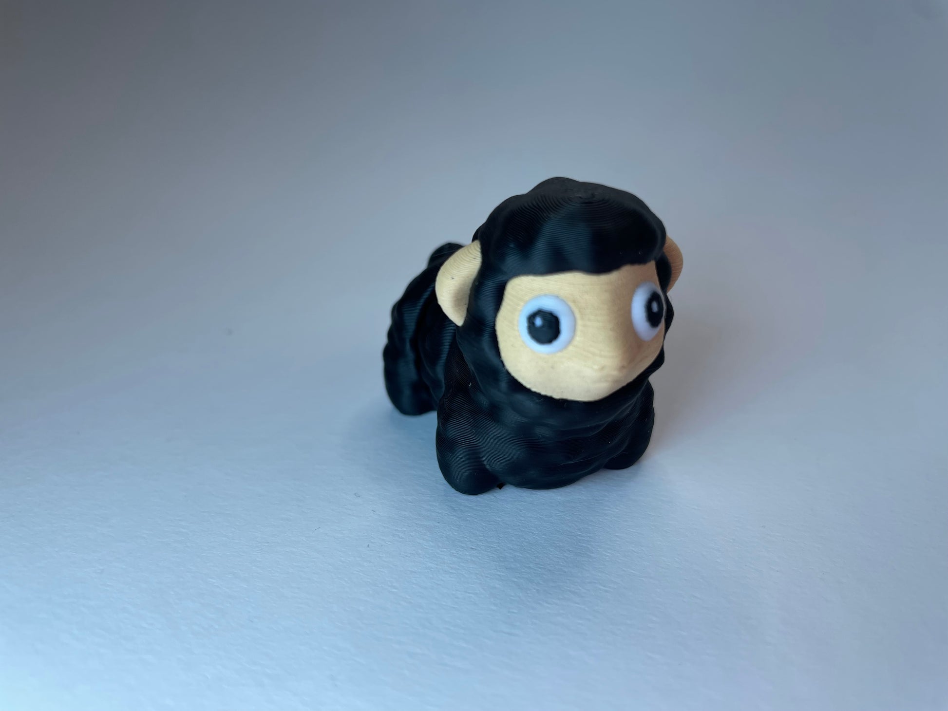 Schlüsselanhänger Adrian – flexibles PLA-Schaf, 3D-Druck
