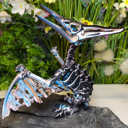PLA Flugsaurier Skelettfigur mit ausgebreiteten Flügeln