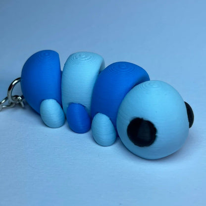 Blub – blaue Raupe 3D-Schlüsselanhänger aus PLA, gefertigt in Leutkirch