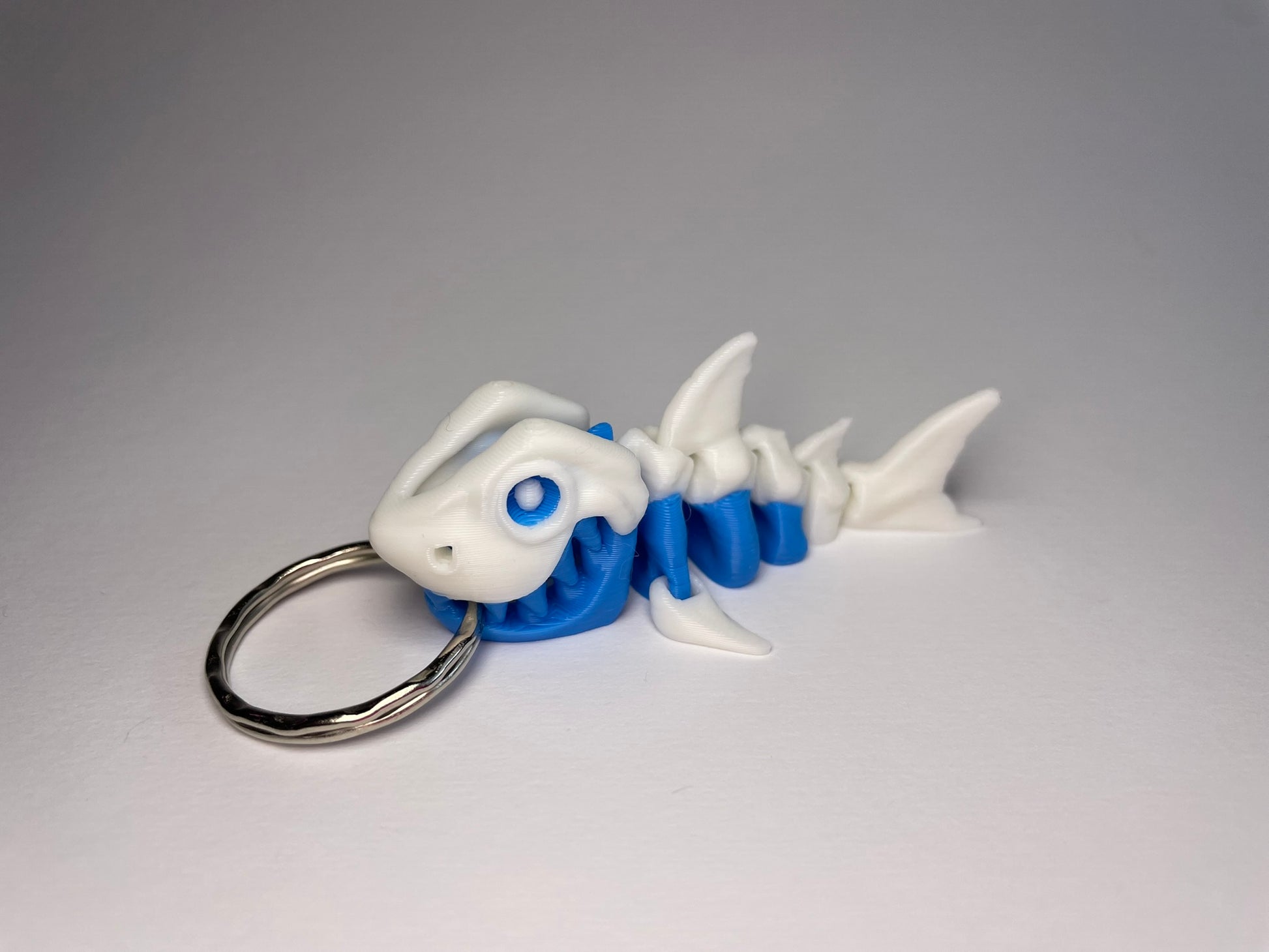 Dynamischer Flexi-Hai Schlüsselanhänger BlueBelly für Meerfans