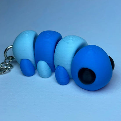 Bluppy – blaue 3D-Raupe Schlüsselanhänger aus PLA, gefertigt in Leutkirch