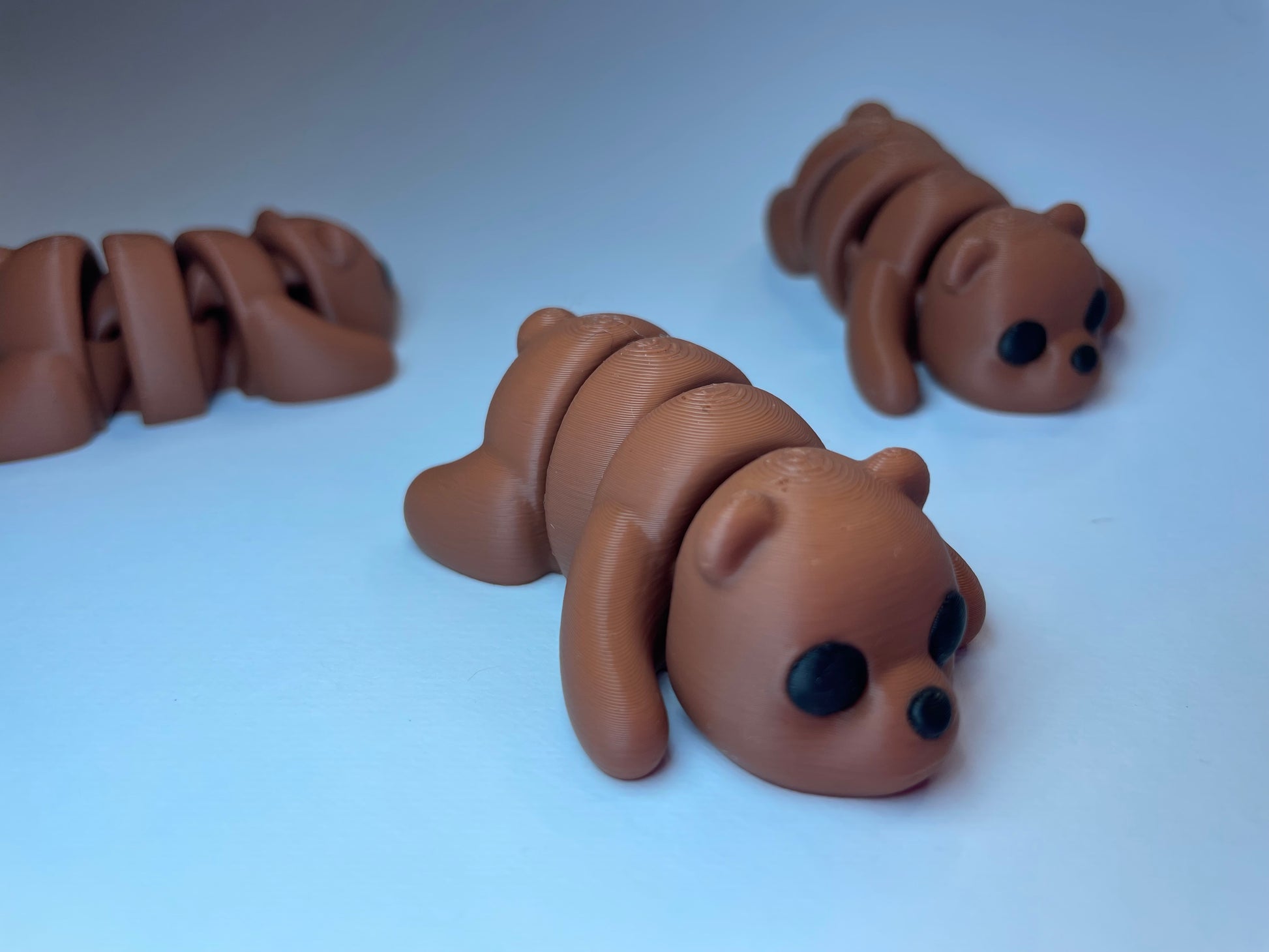 Bruno der Flexi-Braunbär, 3D-gedruckte Figur aus biobasiertem PLA, ideales Geschenk für Tierfreunde.