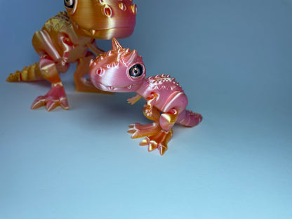 Silk-Dual-Color Carnotaurus mit markantem Kopf und Hörnern