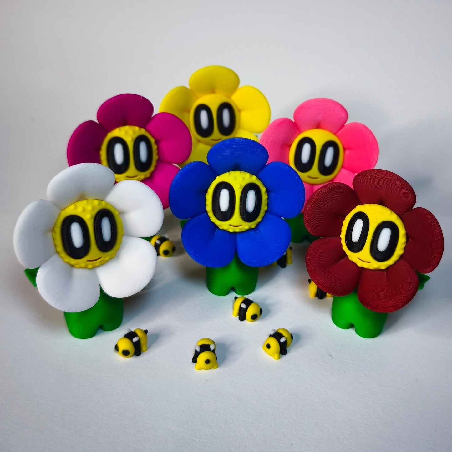 3D-gedruckte Blume ‚Daisy‘ mit Gesicht im Gänseblümchen-Stil in verschiedenen Farben als Dekofigur