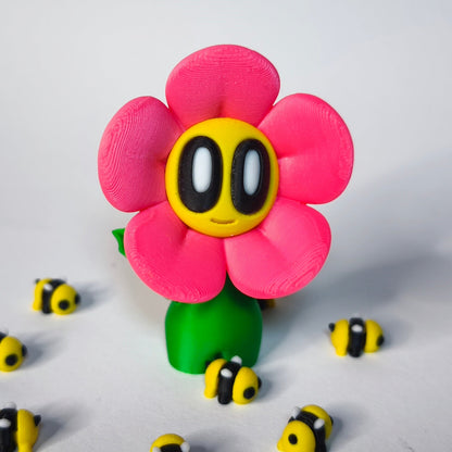 3D-gedruckte Blume ‚Daisy‘ mit Gesicht im Gänseblümchen-Stil in rosa als Dekofigur