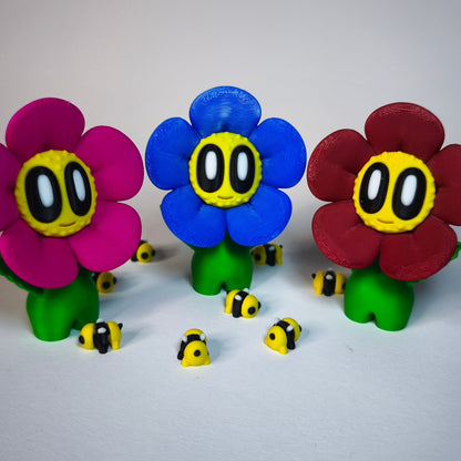 3D-gedruckte Blume ‚Daisy‘ mit Gesicht im Gänseblümchen-Stil in magenta, blau und rot als Dekofigur