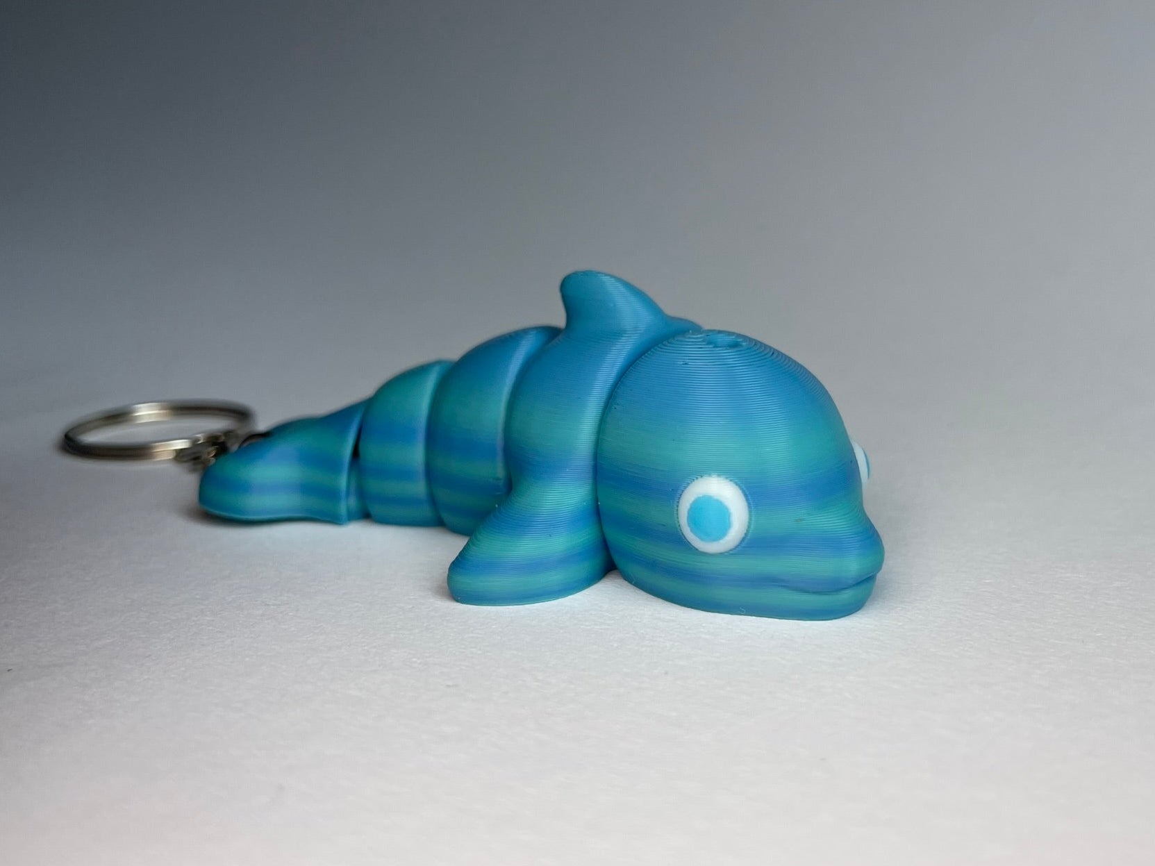 Finn der blaue Flexi-Delfin – 3D-gedruckter Schlüsselanhänger aus PLA von 3DruckAS