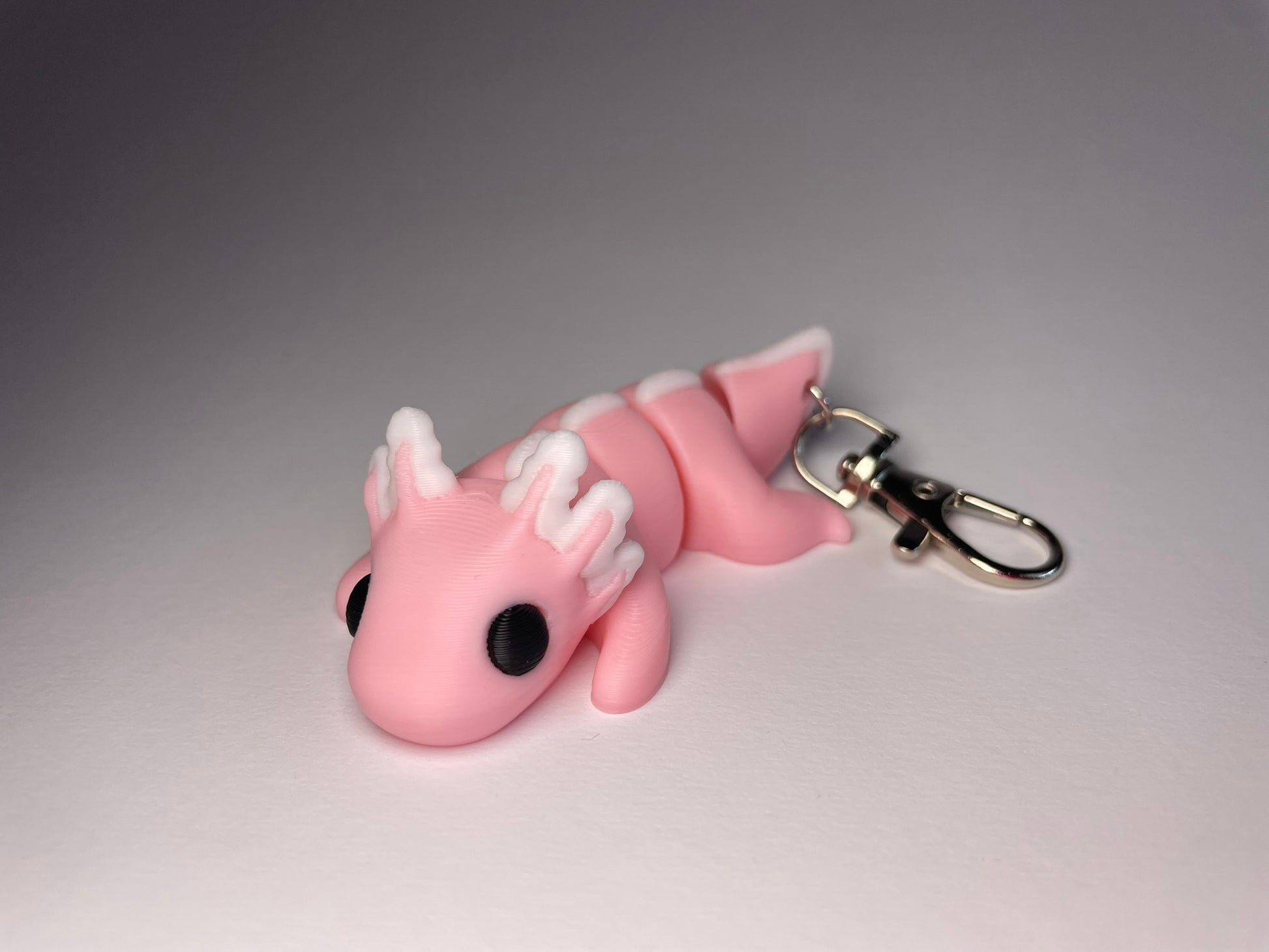 Beweglicher Axolotl Rosalie mit weißen Kiemen aus PLA