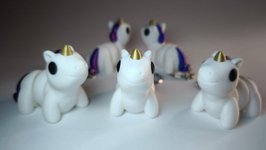 Flexi-Einhorn Anna – Vorderansicht mit Horn & Mähne