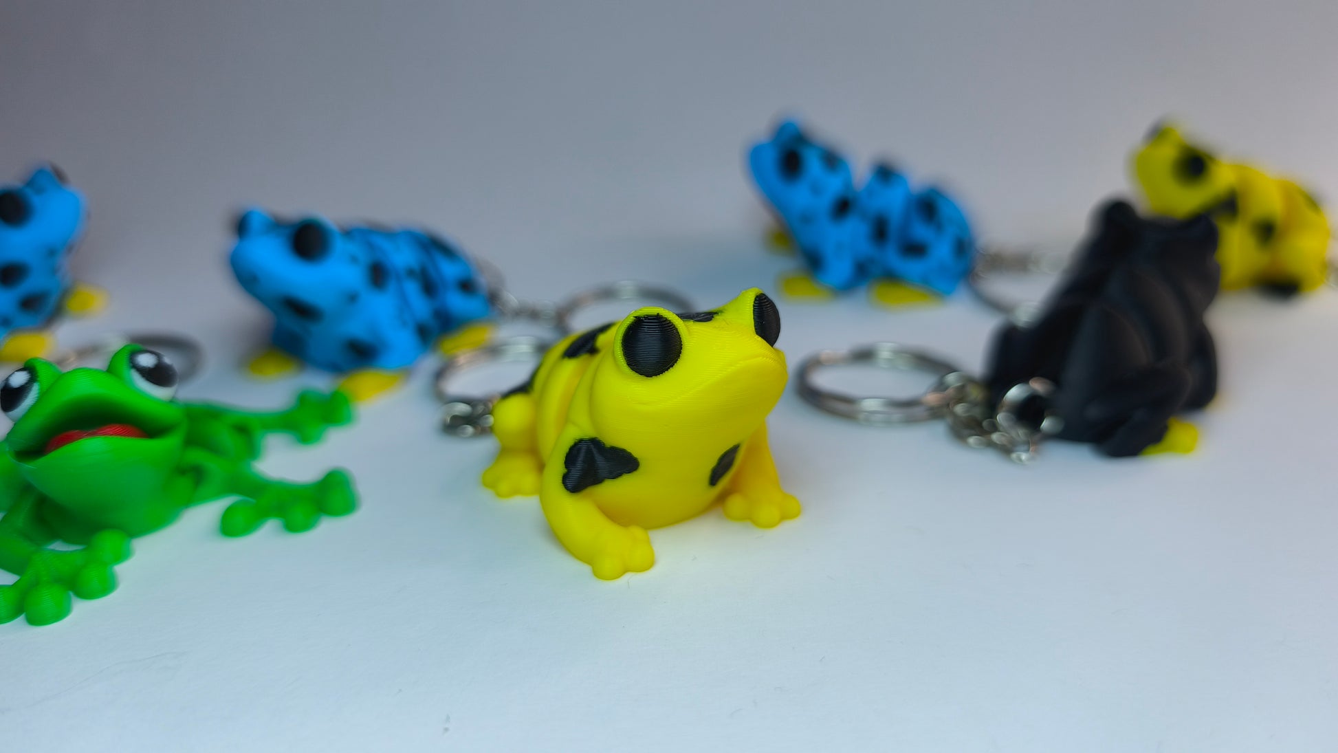 Klecksi der Flexi-Frosch – auffällige Farbvariante, 3D-gedruckt