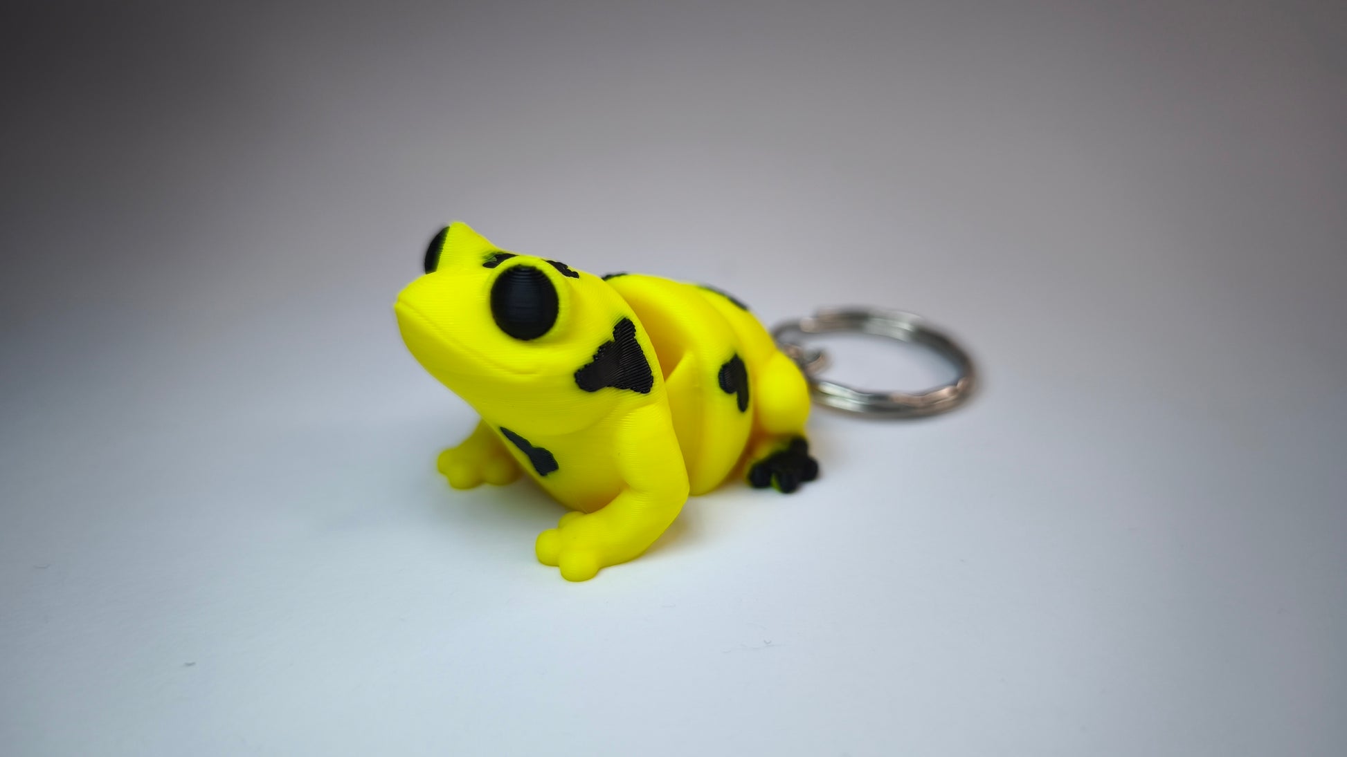Klecksi der Flexi-Frosch – Schlüsselanhänger als Geschenk oder Sammlerstück