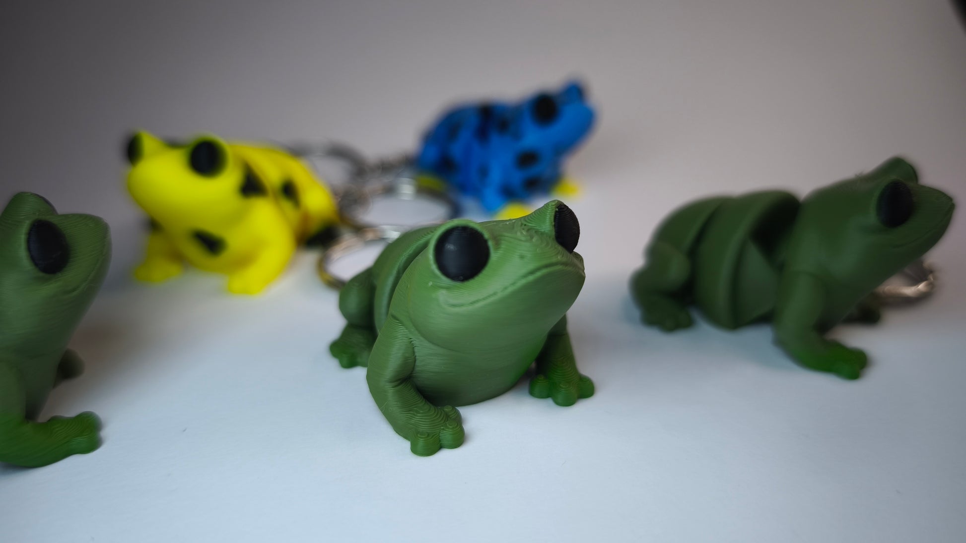 Flexi-Frosch Quaxi – Schlüsselanhänger aus PLA mit Metallkette in Grün