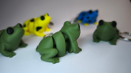 Flexi-Frosch Quaxi (grün) – 3D-gedruckter Schlüsselanhänger aus PLA mit Metallkette