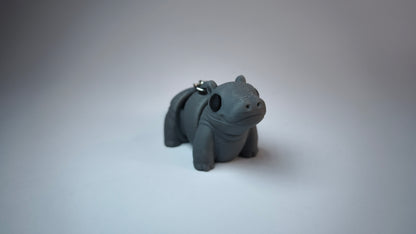 Flexi-Nilpferd Nils – grauer 3D-gedruckter Schlüsselanhänger aus PLA mit Metallkette