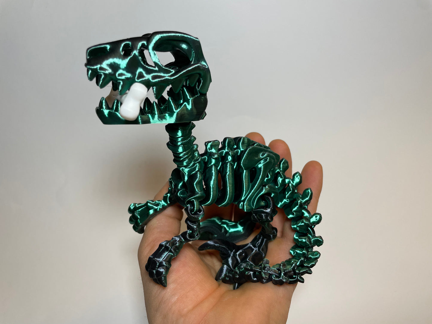 Dinosaurierfigur aus 3D-Druck mit beweglichen Gliedern