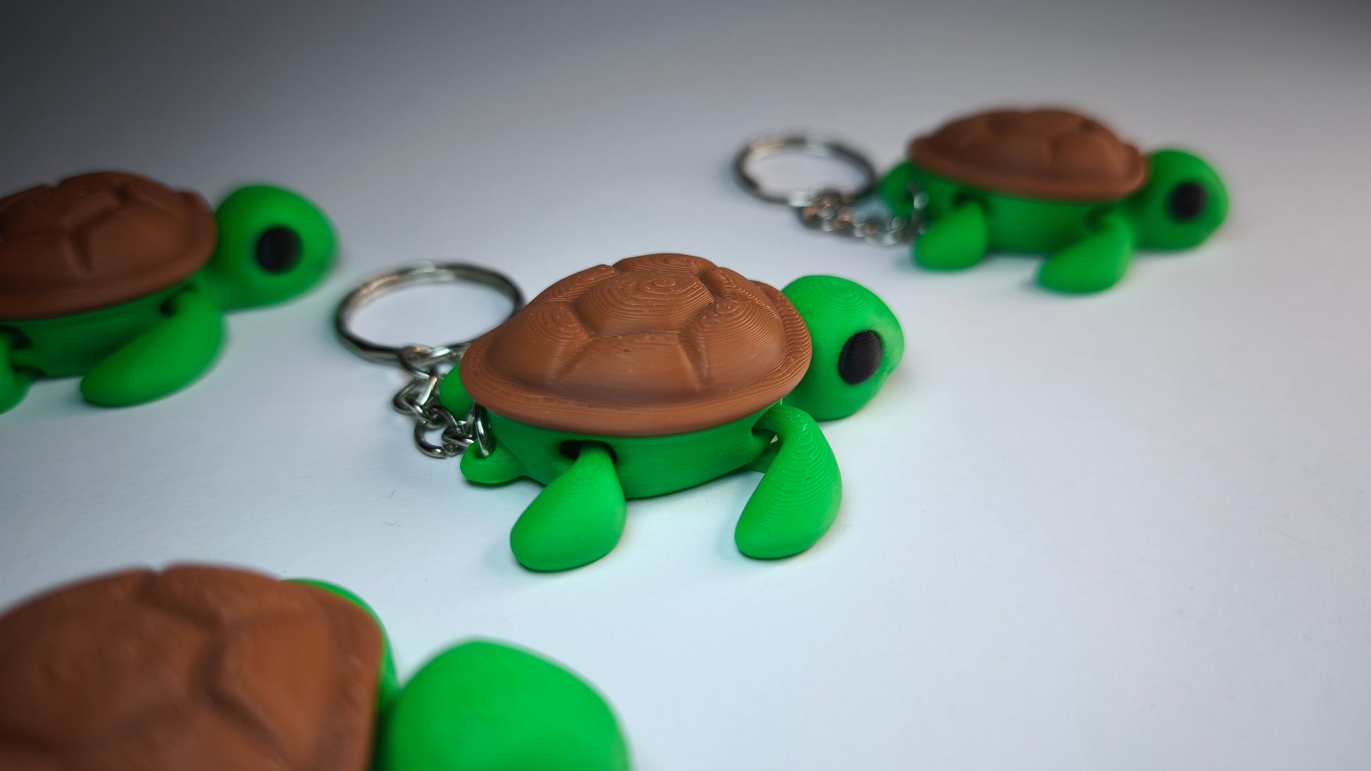Flexi-Schildkröte Turbo – Seitenansicht mit braunem Panzer