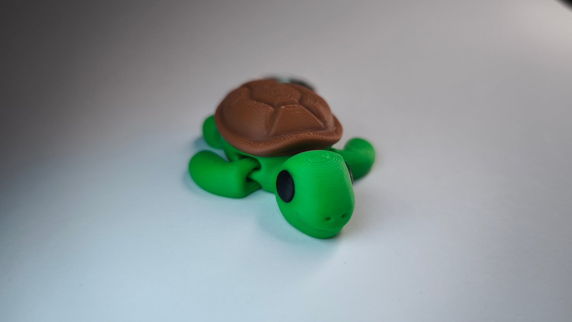 Turbo die Flexi-Schildkröte – 3D-gedruckte Figur in Grün/Braun