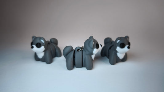 Wolfi der Flexi-Wolf – Seitenansicht, PLA-Figur grau/weiß
