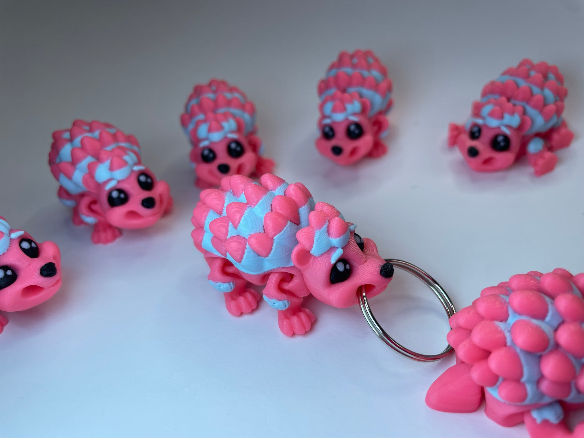 Ida Igel – rosa-blauer 3D-Schlüsselanhänger Figur · 3DruckAS