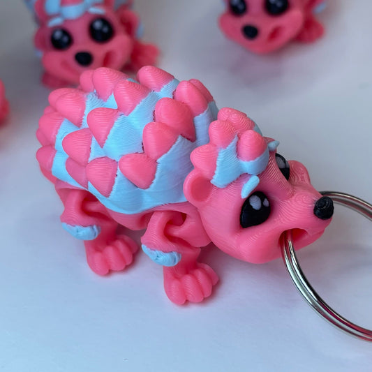 Ida Igel – rosa-blauer 3D-Schlüsselanhänger Figur · 3DruckAS