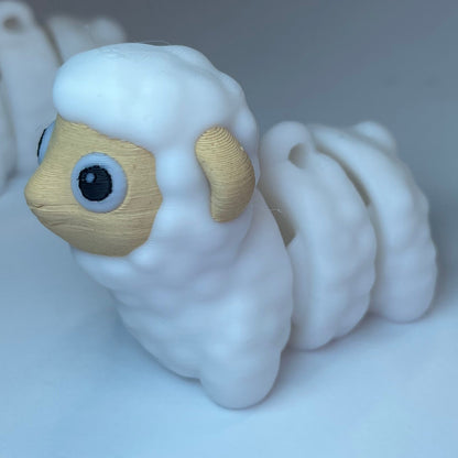 Weiß-beiges Schaf Kira – originelle Figur im Flexi-Design, 3D-gedruckt