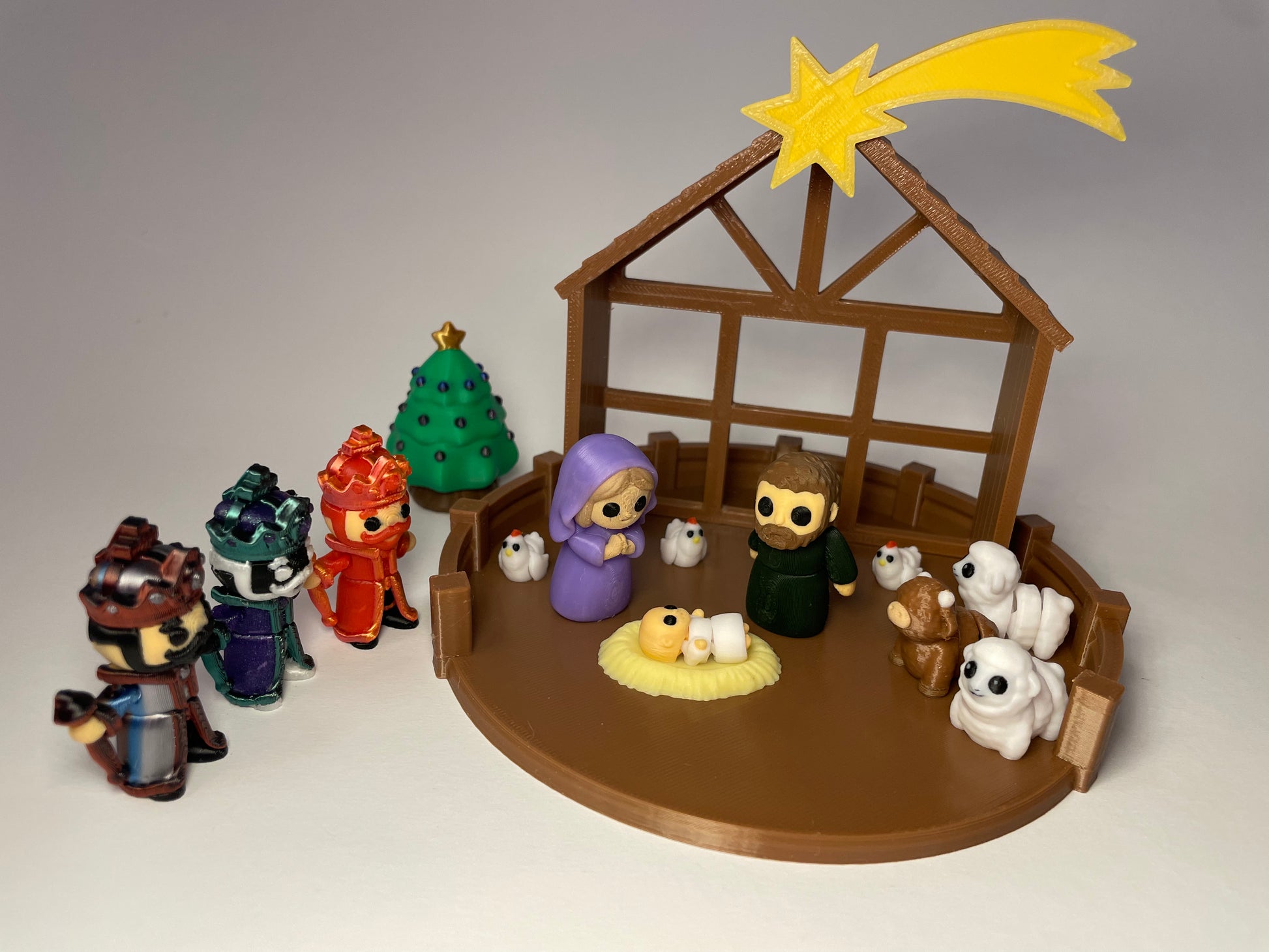 Maria, Josef und das Jesuskind im Fidget-Stil in der 3D-gedruckten Weihnachtskrippe.