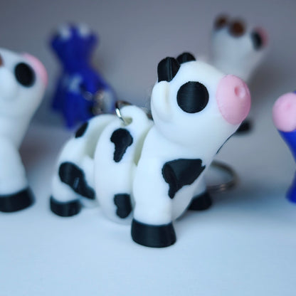 Niedliche 3D-gedruckte Kuh Linda – Flexi-Schlüsselanhänger, gefertigt im Allgäu.
