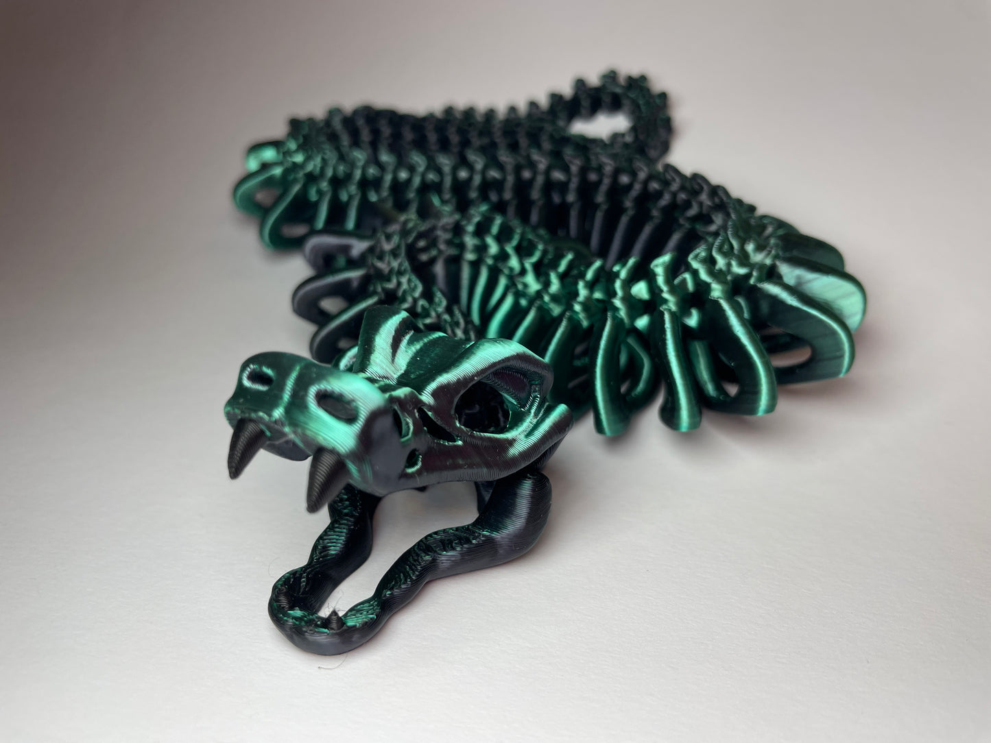 Skelett Schlange Schwarz-Grün – 3D-gedruckte bewegliche Figur aus PLA