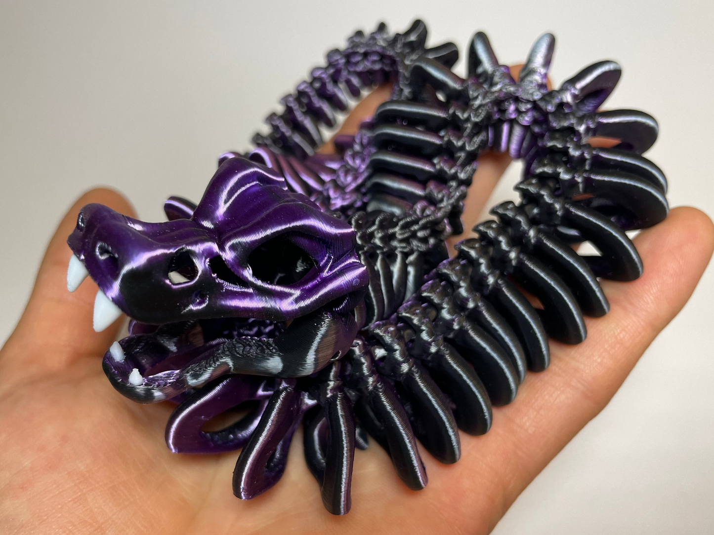 Flexi Schlange Schwarz-Violett – 3D Snake Figur, beweglich & tolle Geschenkidee