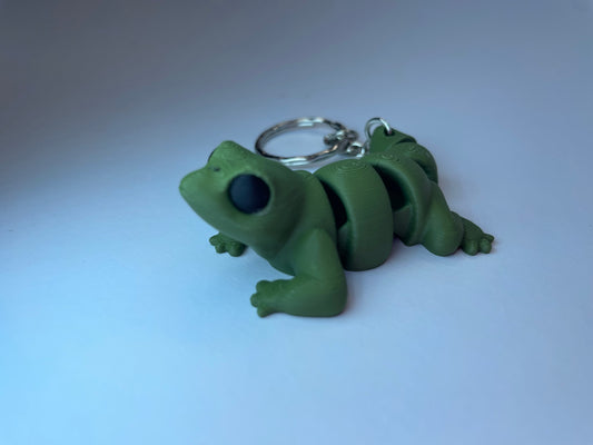 3D-gedruckte Eidechsenfigur Lizzy mit Metallkette als Anhänger