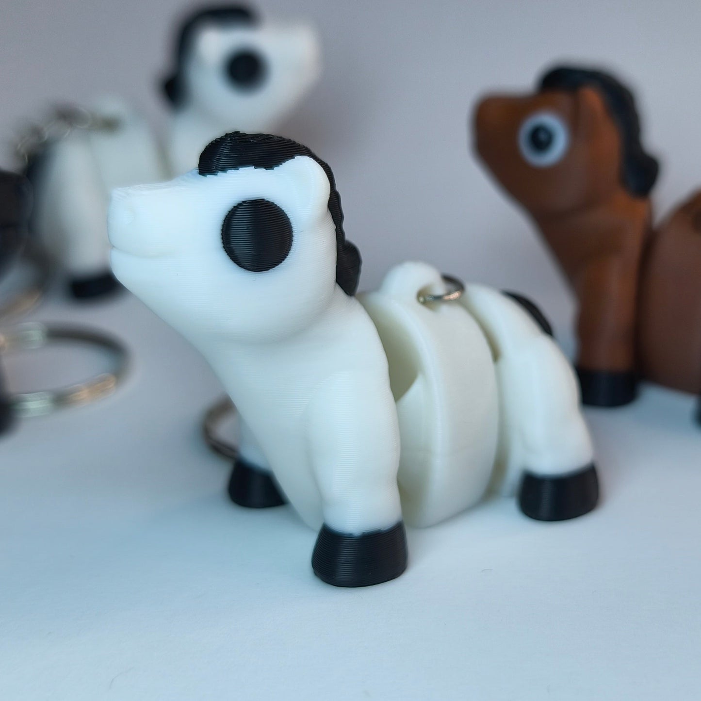 Magnus das Pferd – flexible 3D-Druck Figur, dekorativer Anhänger für Schlüsselbund oder Tasche.