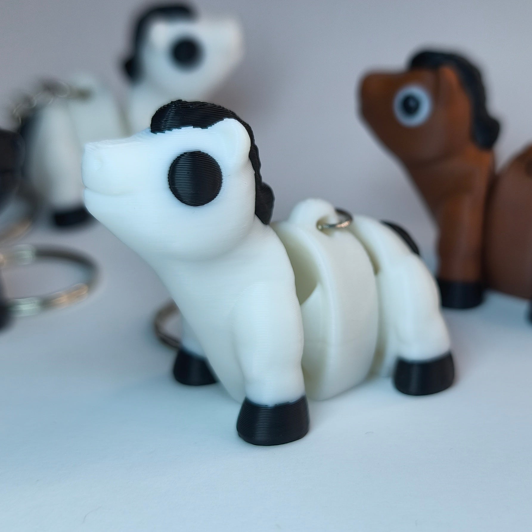 Magnus das Pferd – flexible 3D-Druck Figur, dekorativer Anhänger für Schlüsselbund oder Tasche.